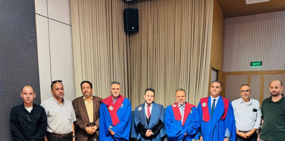 مناقشة رسالة ماجستير بكلية التربية حول دور التدريب أثناء الخدمة في تحسين الأداء التدريسي لمعلمي الصفوف الأولية