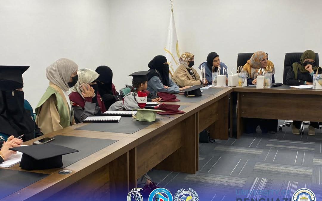 مناقشة مشاريع تخرج طلبة قسم الدراسات التربوية والنفسية بكلية التربية المرج